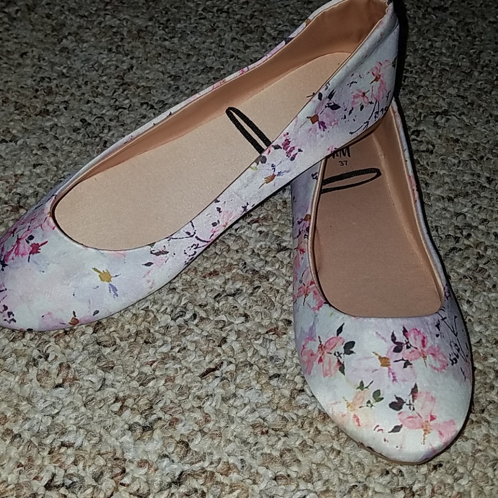 Women's flats
